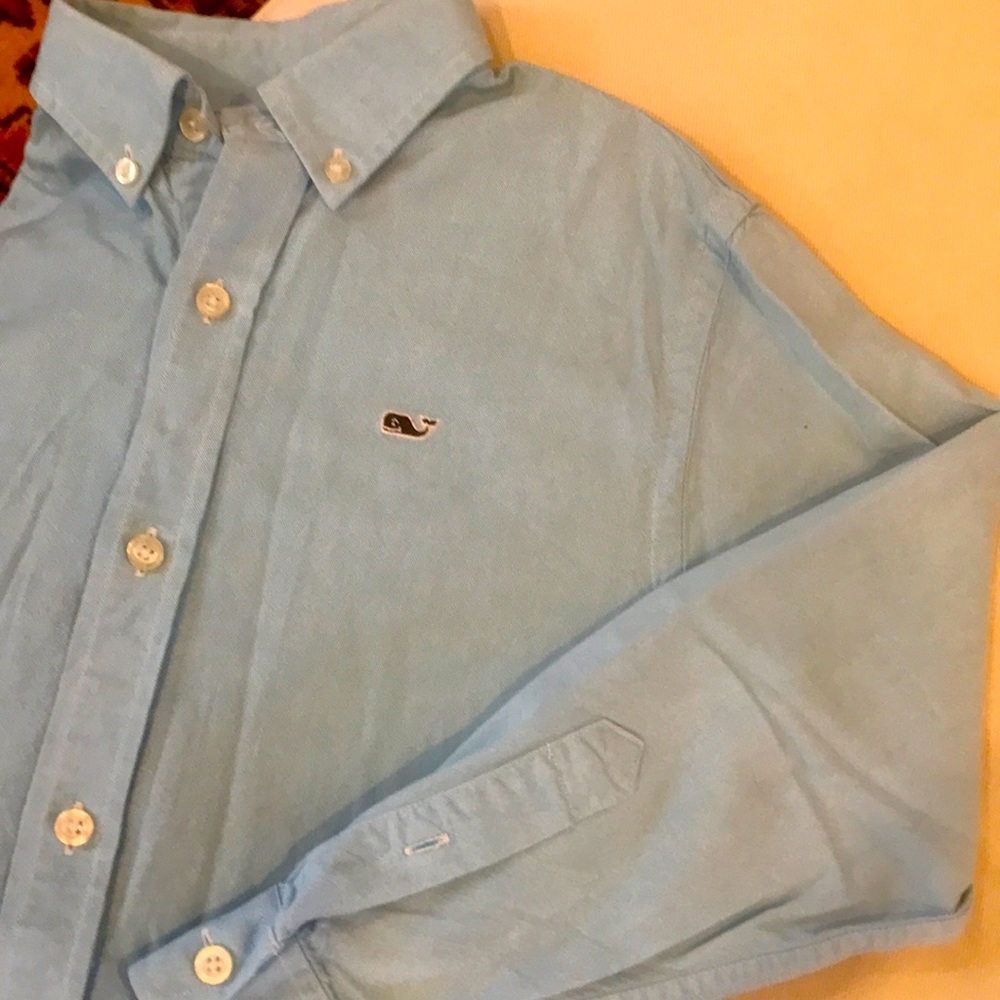 Vineyard vines boys button down in teal. Size small 8–10. Perfect condition